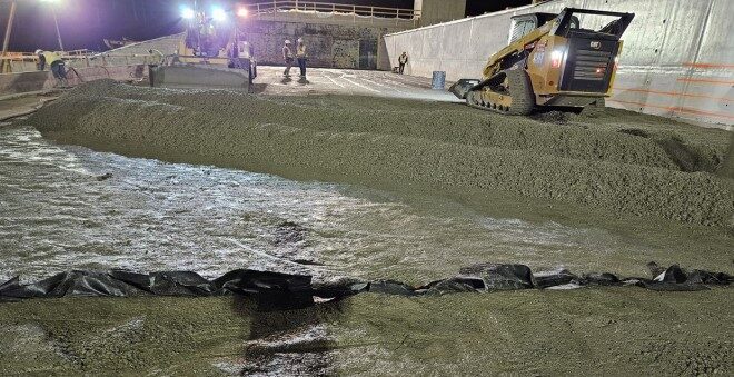 Night work at the Lake Williams Dam construction.