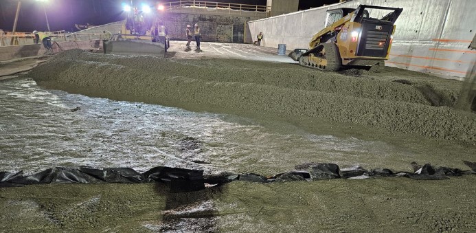 Night work at the Lake Williams Dam construction.