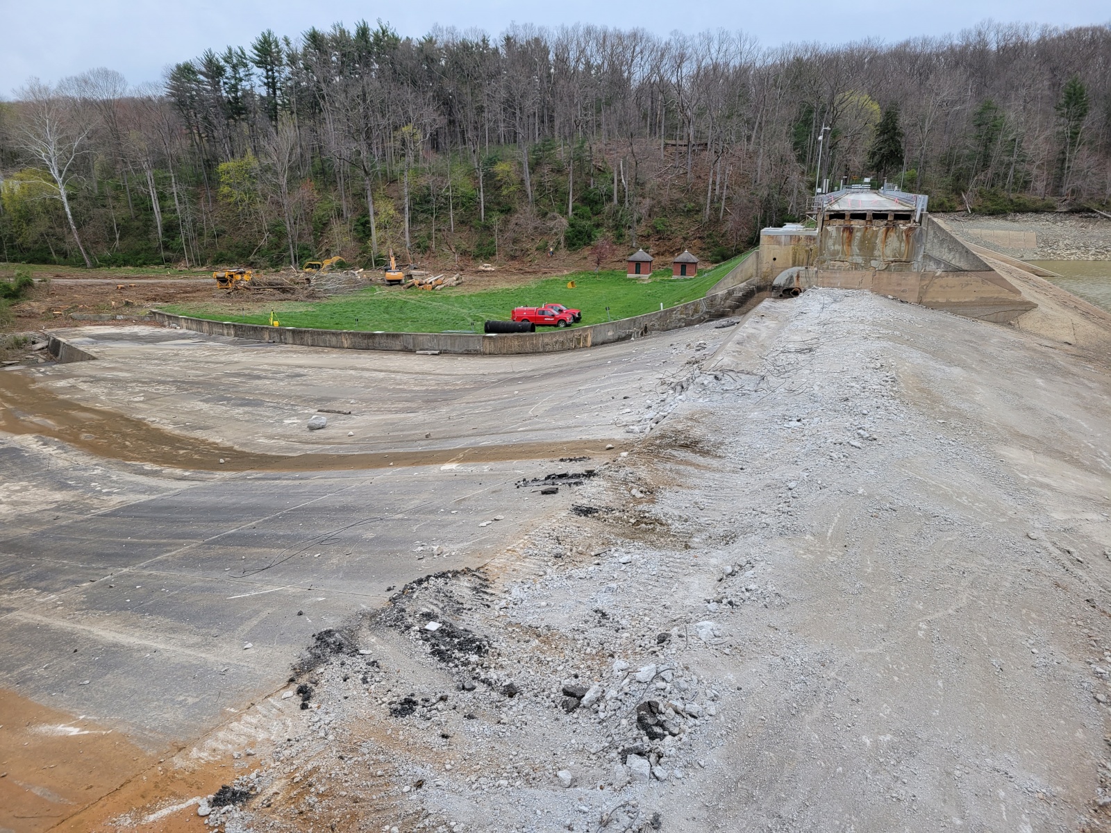 The 67-year-old Water Street bridge, piers, and bascule gates have been removed, and site preparation is underway for demolition of the dam’s spillway. Demolition of the spillway is scheduled to be completed by the middle of July 2022.