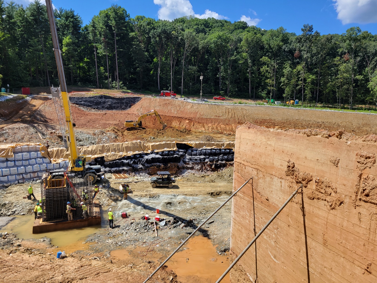 Work continues on the valve tower. The dam’s original 1911 core wall has been exposed for future connection to the new dam structure. Excavation of the left downstream area continues.