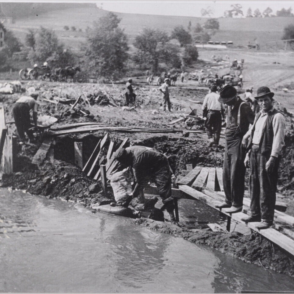 Image from 1913 of men building the original Lake Williams Dam.