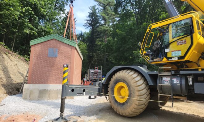 Building the dam's control building.